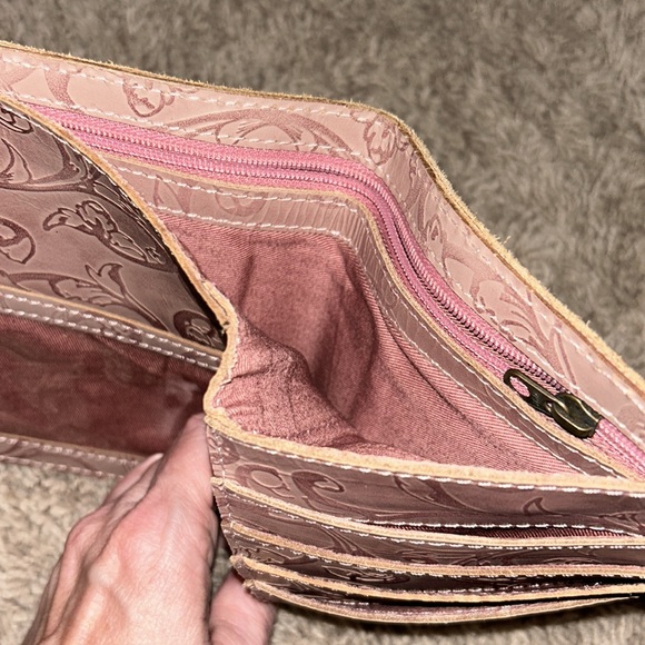 Rose Color Passport holder and wallet from Fossil - Picture 3 of 4